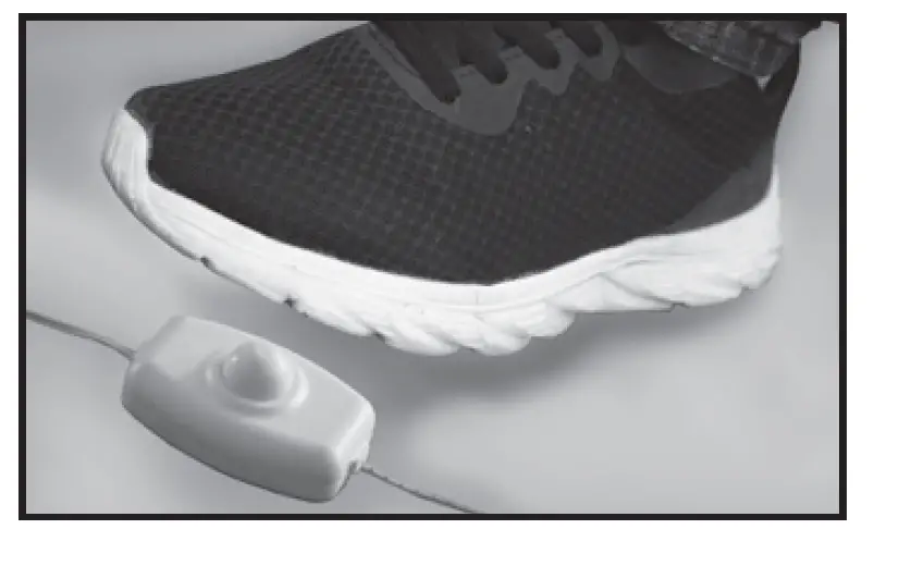 GE-Holiday-22005-Pre-Lit-Christmas-trees-09