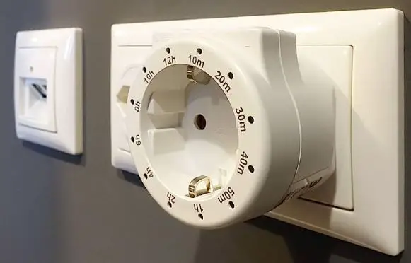 SCHWAIGER-661569-Intermediate-Socket-Outlet-with-Timer-product-image