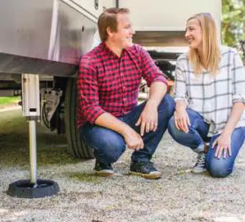 RV-SnapPad-HIWAY-BUS-Class A-Motorhome-Permanent-Jack-02