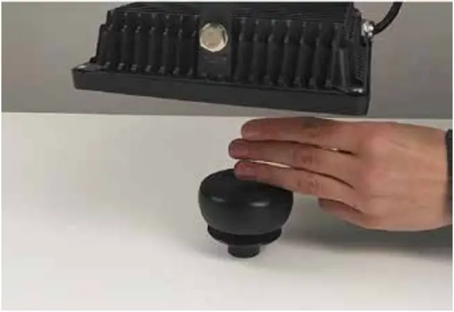 CALYPSO Ultrasonic Portable Solar Wind Meter and Data Logger - charge