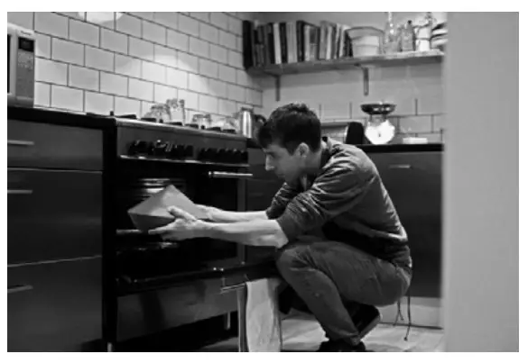 DeliverDeli The Spring Oven - Pre-use