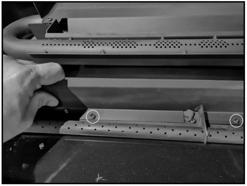 Securing air deflector