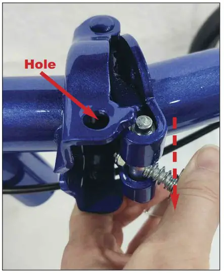 TO FOLD FOR STORAGE OR TRAVEL