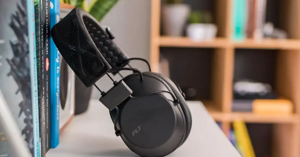 Plantronics Backbeat Fit 6100 Headphones User Guide