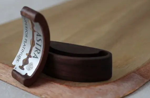 WIRE-MONKEY-Arc-Lame-Curved-Scoring-Razor-Blade-Holder-Sourdough-Bread-Bakers-PRODUCT