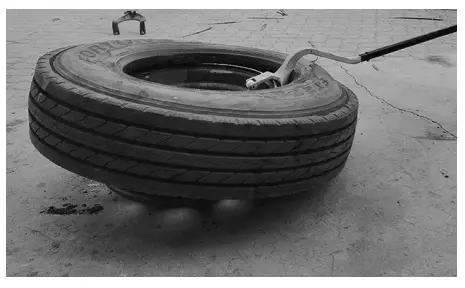 MADDOX 58758 Manual Truck Tire Changer - Tire2