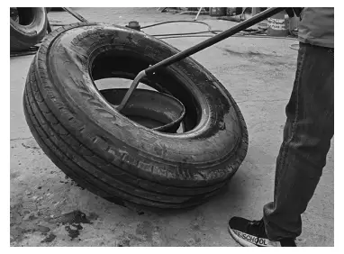 MADDOX 58758 Manual Truck Tire Changer - Tire3