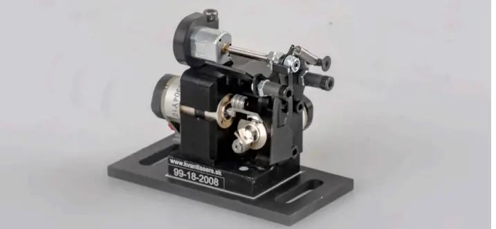 KVANT Clubmax 2000 RGB Laser Projector - axis