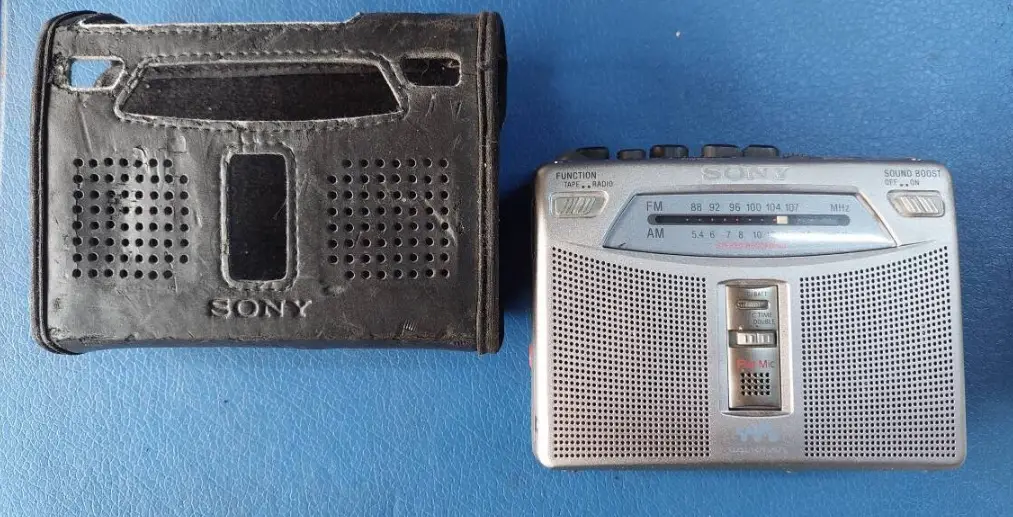 Sony Wm-gx221 Walkman Am Fm Stereo Cassette Player Recorder User Manual Sony Wm-gx221 Walkman Am Fm Stereo Cassette Player Recorder User Manual