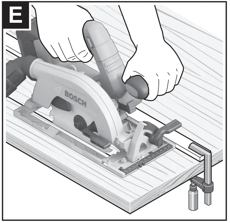 Sawing with an auxiliary guide