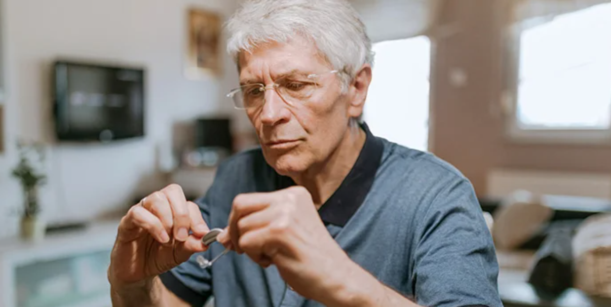 Miracle-ear Energy 5/4/3/2 Bte R S Hearing Aid User Manual Miracle-ear Energy 5/4/3/2 Bte R S Hearing Aid User Manual