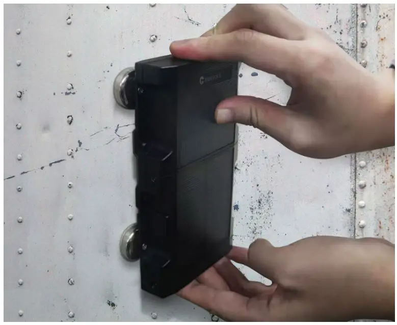 meitrack TA255 Series Solar Asset Tracker User Guide - Magnets have strong magnetic forces