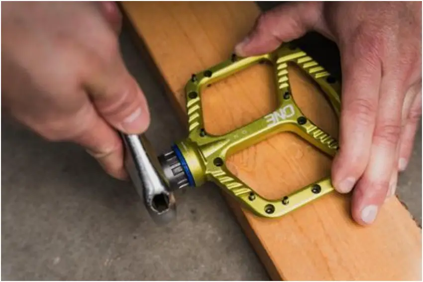 OneUp Components Aluminum Flat Pedals - INSTALL LOCK RING 2