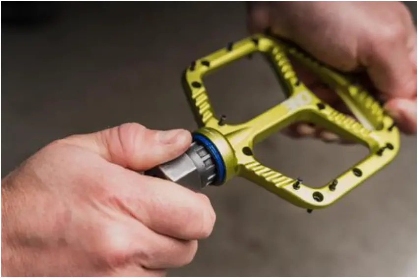 OneUp Components Aluminum Flat Pedals - INSTALL LOCK RING