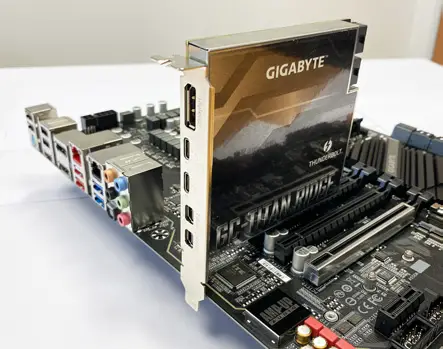 GIGABYTE-GC-TITAN-RIDGE-2.0-Motherboard-7